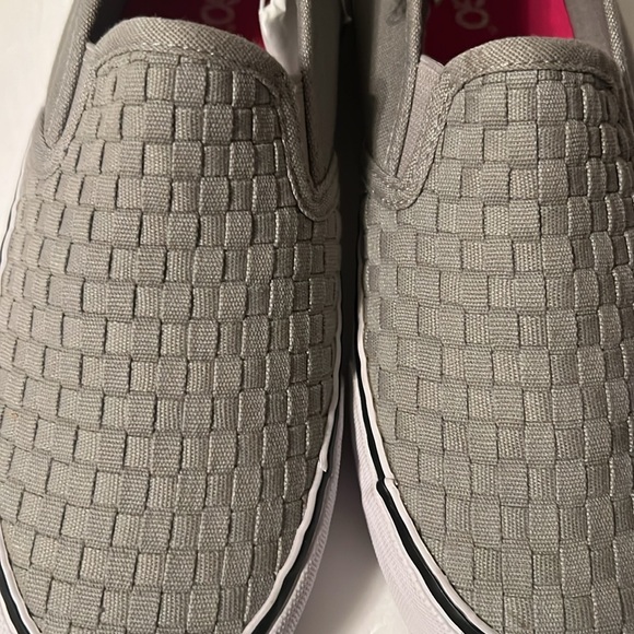 New Bongo Women’s Slip On Sneakers - Picture 4 of 7